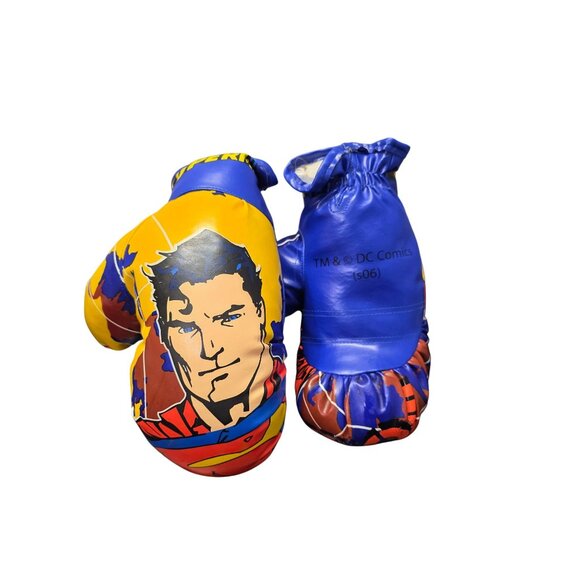 DC Comics Superman Kid Vintage Boxing Gloves - Picture 9 of 10